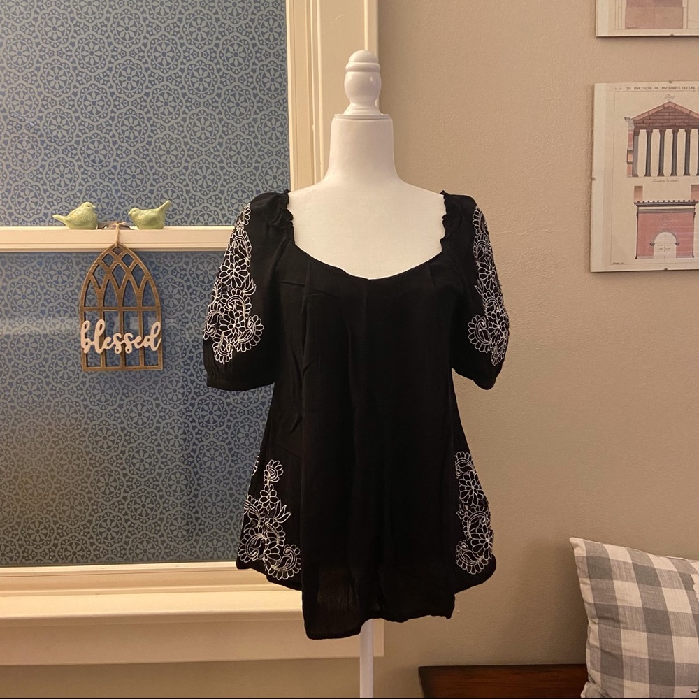 twentyone Black Embroidered Short-sleeve Blouse M